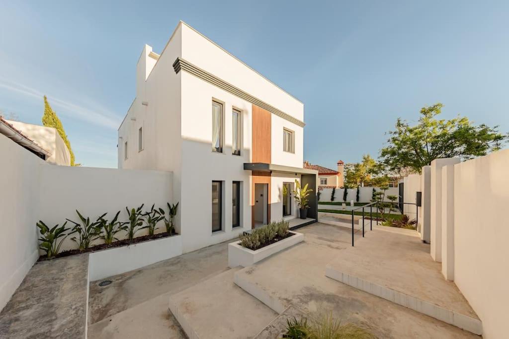 Villa Con Piscina Privada Gelves Екстериор снимка
