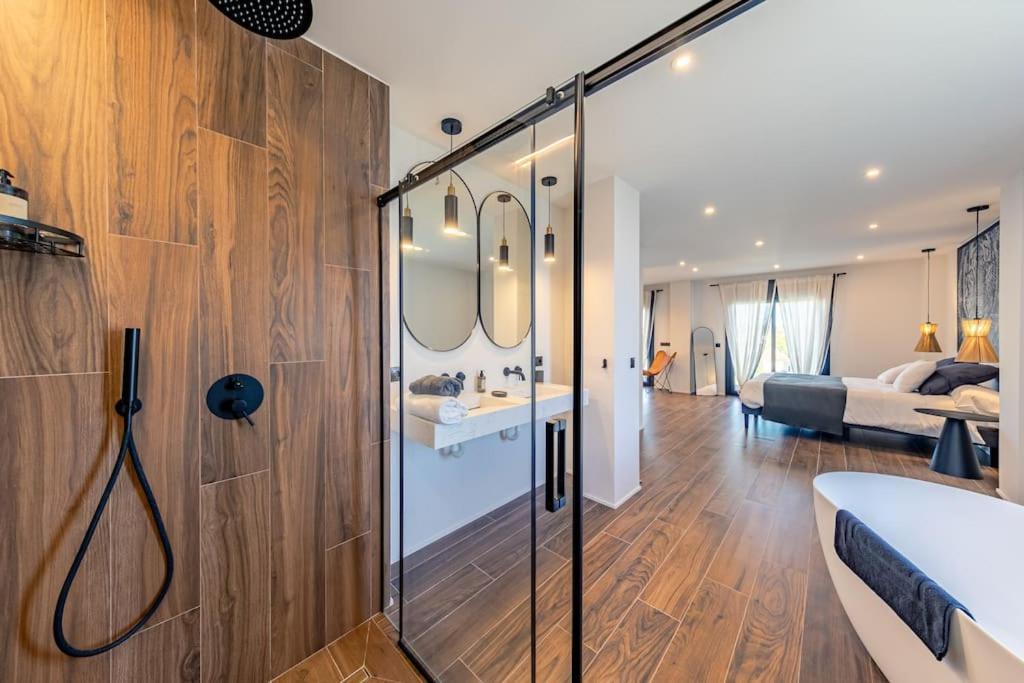Villa Con Piscina Privada Gelves Екстериор снимка