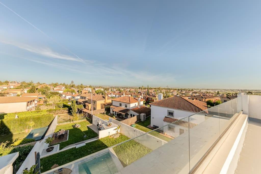 Villa Con Piscina Privada Gelves Екстериор снимка