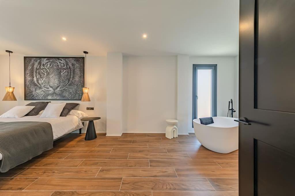 Villa Con Piscina Privada Gelves Екстериор снимка