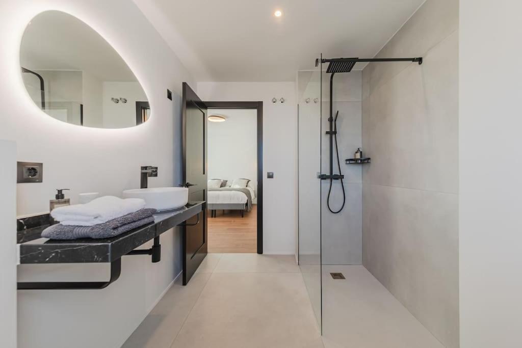 Villa Con Piscina Privada Gelves Екстериор снимка