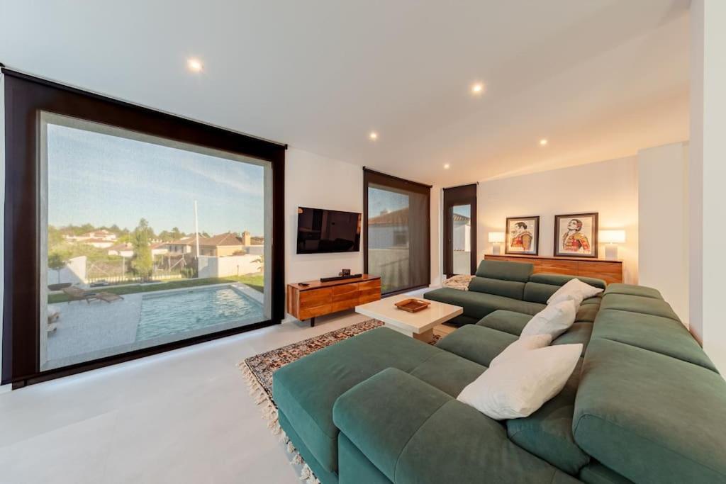 Villa Con Piscina Privada Gelves Екстериор снимка