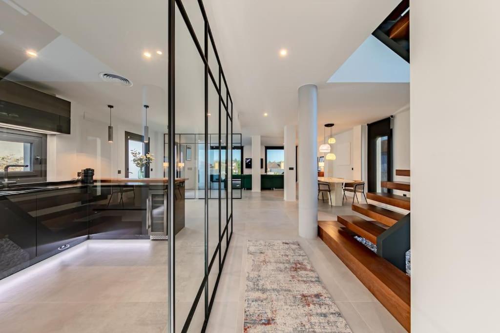 Villa Con Piscina Privada Gelves Екстериор снимка