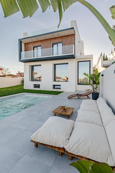 Villa Con Piscina Privada Gelves Екстериор снимка
