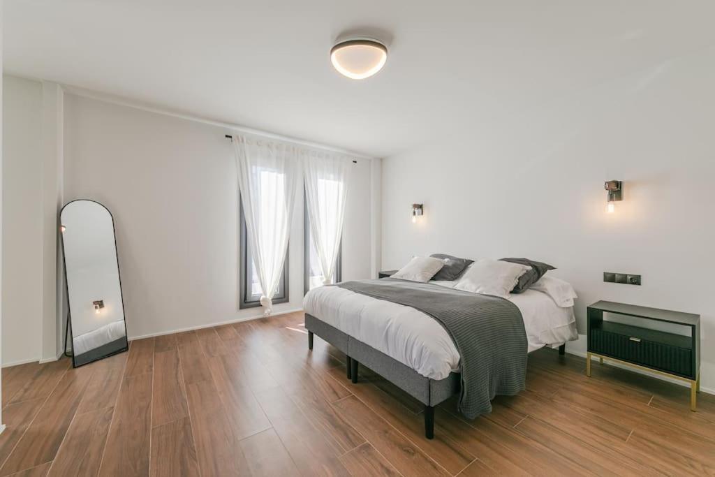 Villa Con Piscina Privada Gelves Екстериор снимка