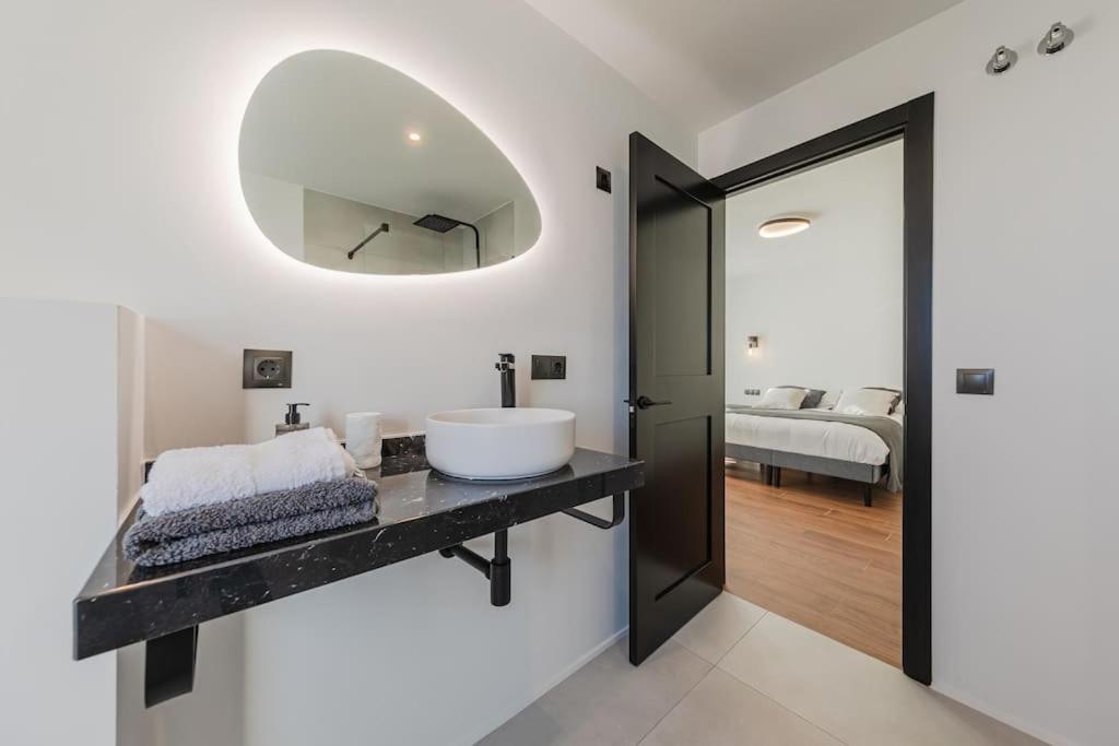 Villa Con Piscina Privada Gelves Екстериор снимка