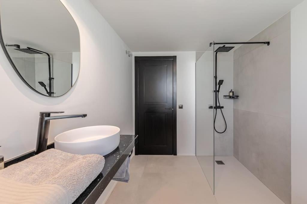 Villa Con Piscina Privada Gelves Екстериор снимка