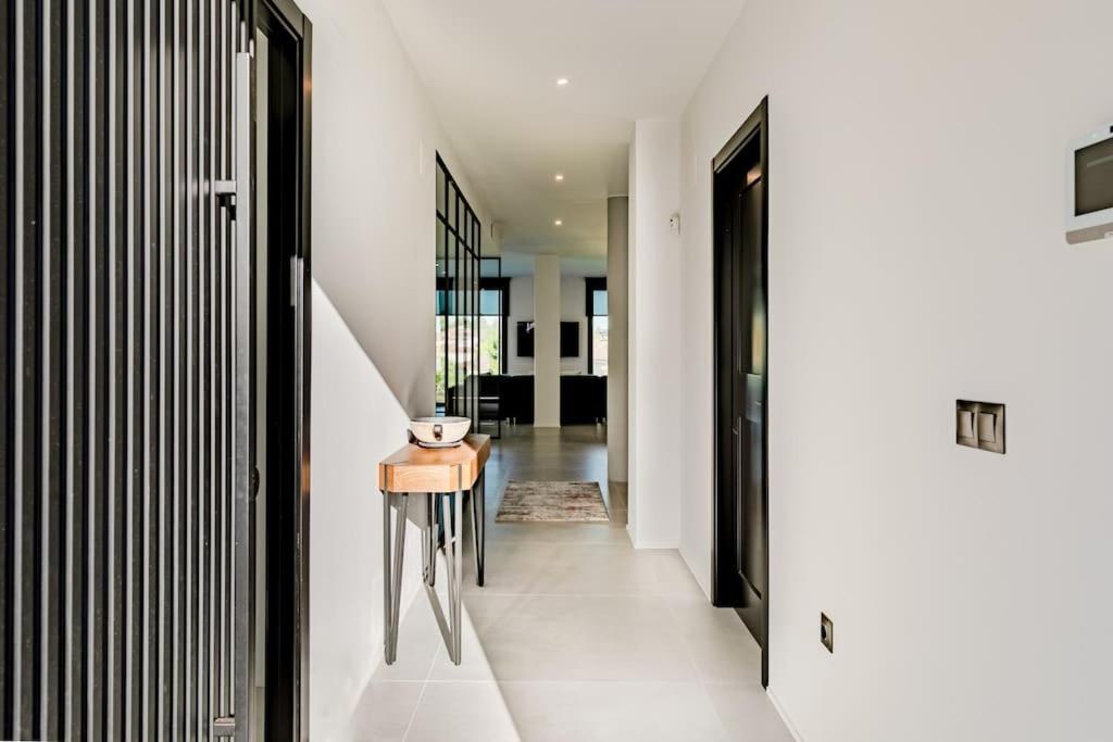Villa Con Piscina Privada Gelves Екстериор снимка
