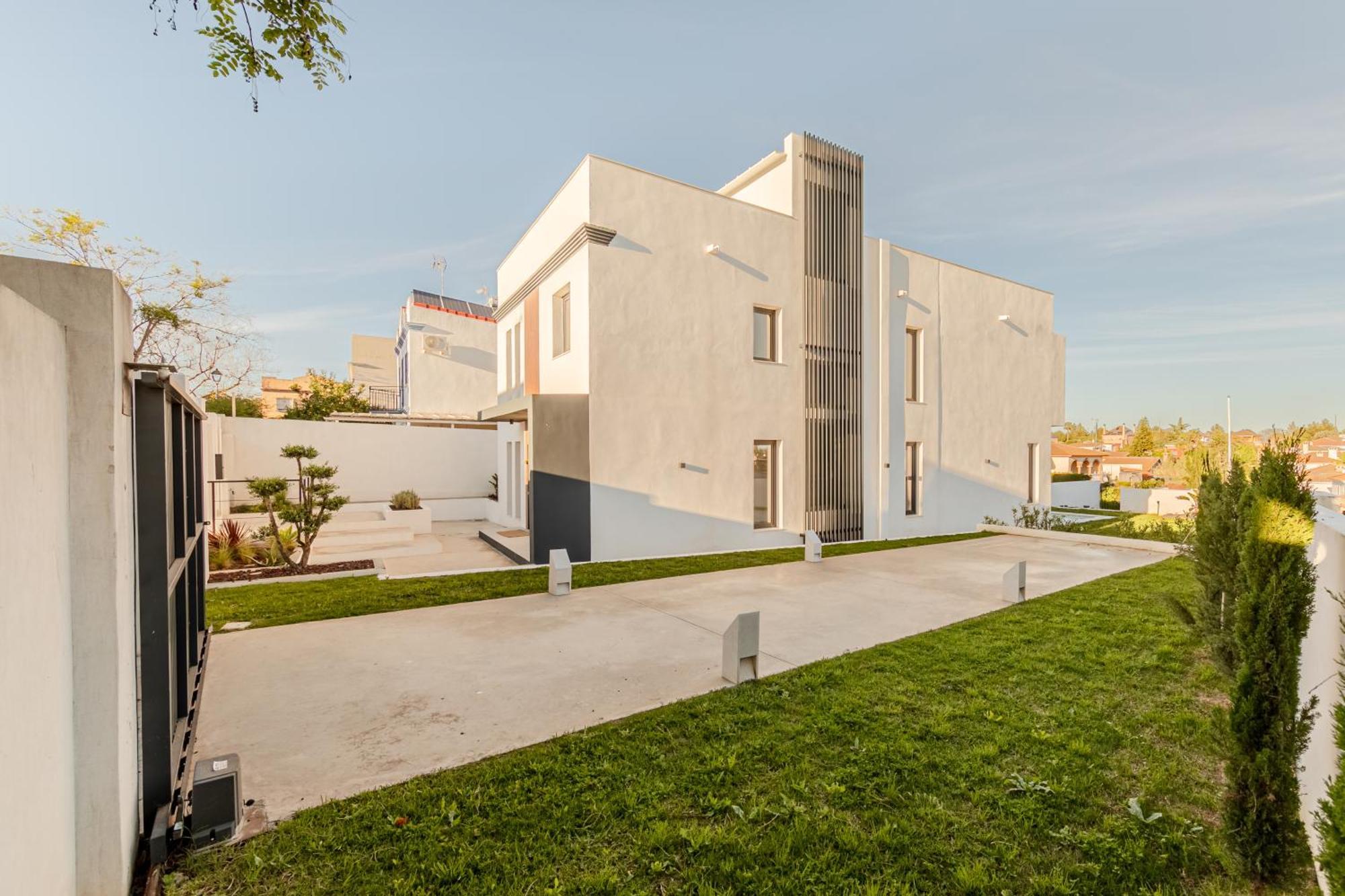 Villa Con Piscina Privada Gelves Екстериор снимка